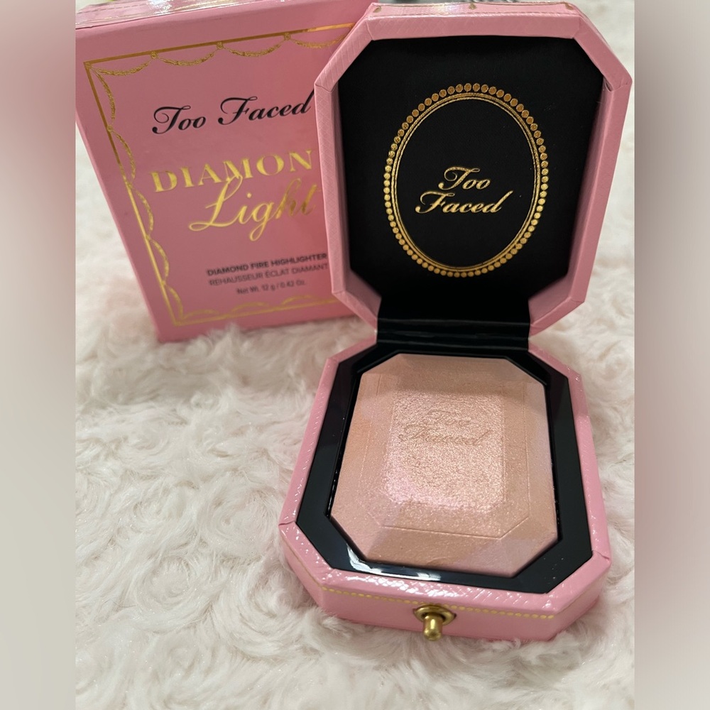 Too Faced Diamond Light Highlighter
